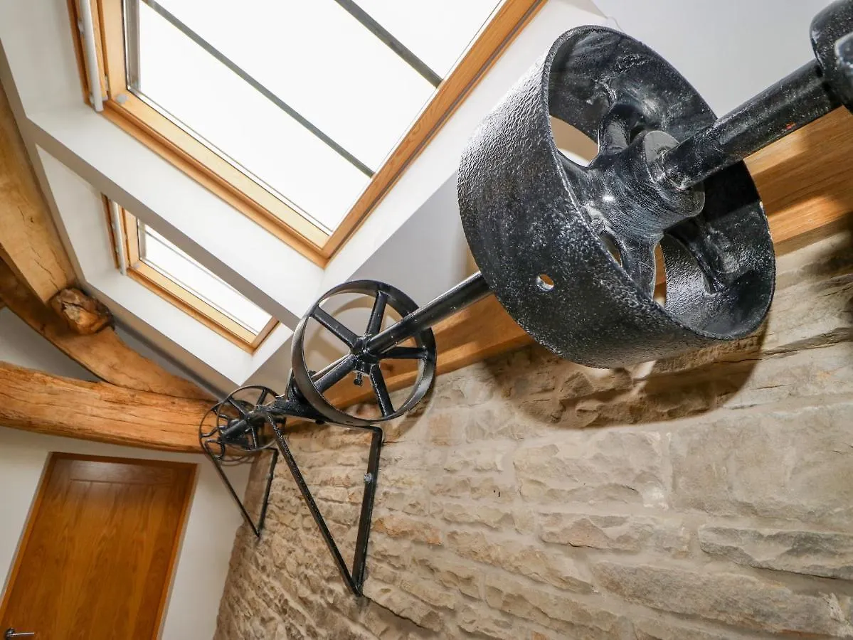 2 Barn Cottages Halifax Holiday home