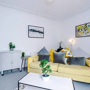 Long Term Offers Message For Prices Sleeps 6 Adults, Contractors, Relocators, Travellers Halifax